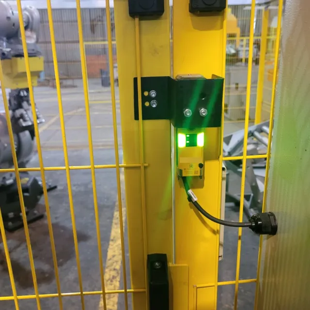 Dispositivos e Equipamentos que Interagem com Robôs Industriais