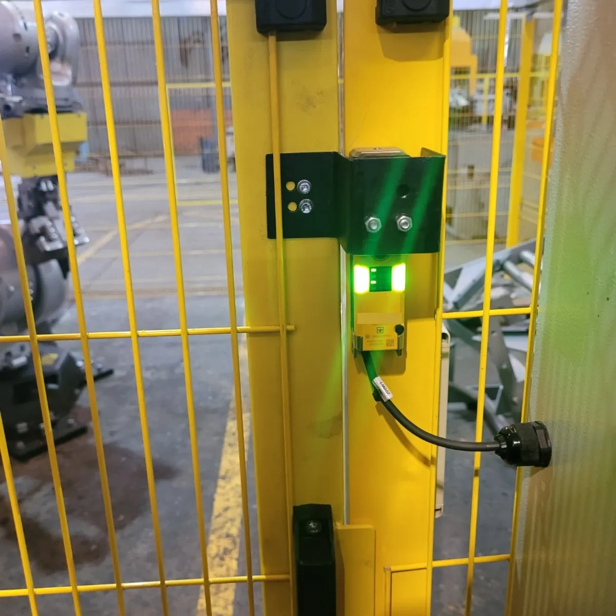 Dispositivos e Equipamentos que Interagem com Robôs Industriais