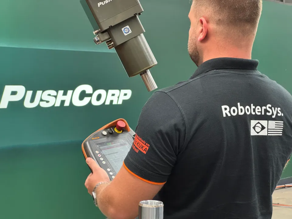 Operação robótica de acabamento PushCorp